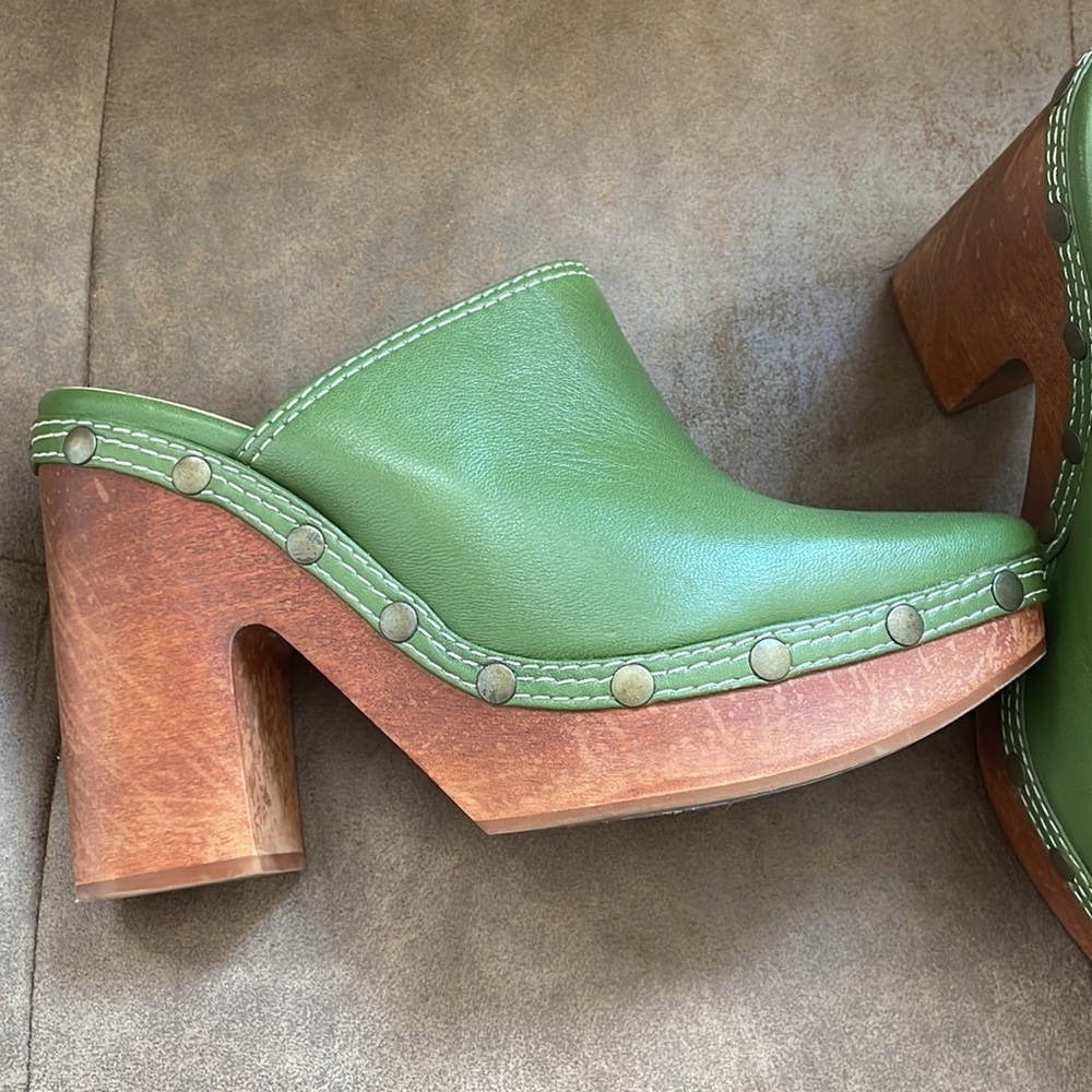 Jacquemus Olive Green Grained Lambskin Leather Les Sabots Heel Clogs - Picture 5 of 8